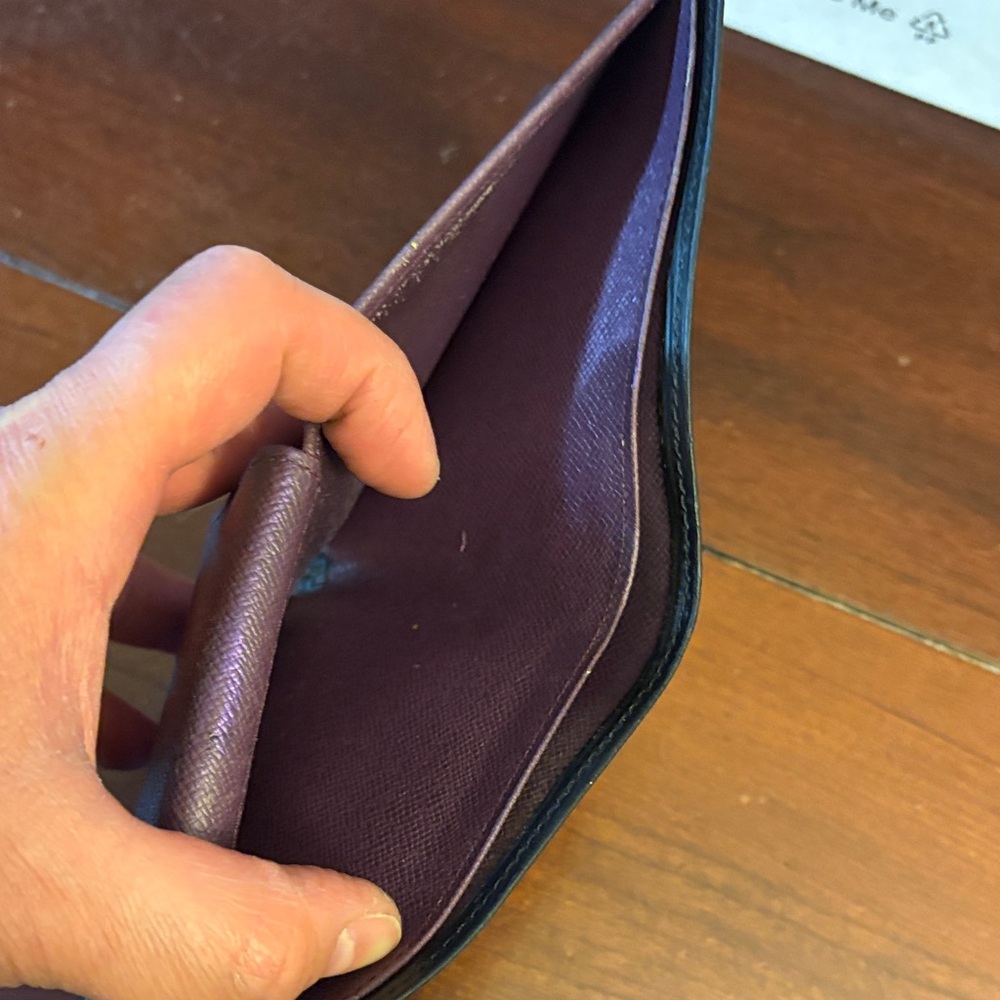 Louis Vuitton Black Epi Leather bifold Wallet - Picture 4 of 7